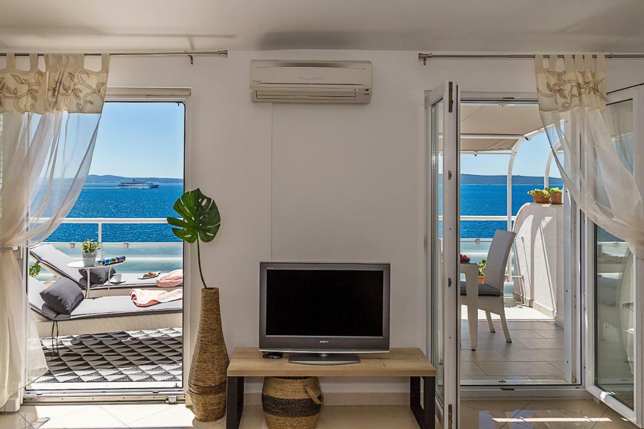 Holiday Home Lola, Sea On A Palm! Heated Pool Trogir Kültér fotó