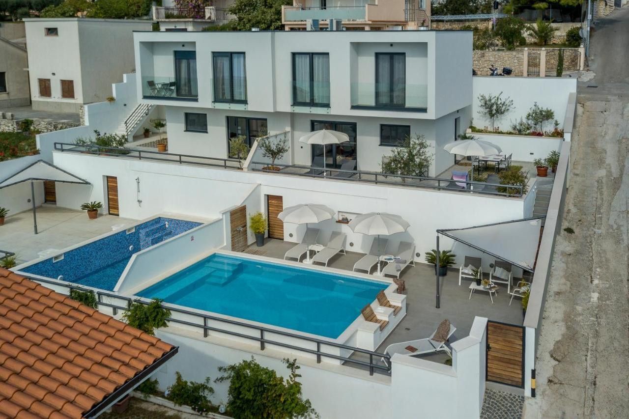 Holiday Home Lola, Sea On A Palm! Heated Pool Trogir Kültér fotó